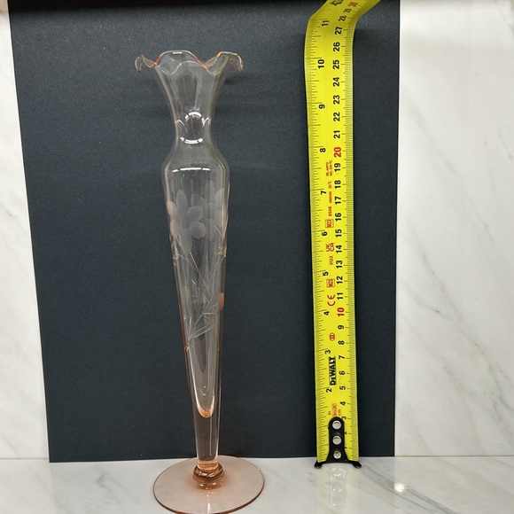 VINTAGE *one of a kind *dainty little glass vase - Picture 3 of 5